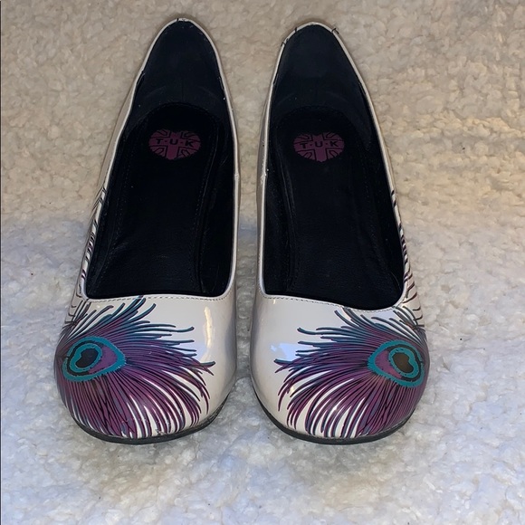 ModCloth Tuk Proudly Posh Feather Pumps Size 9 - Picture 2 of 5